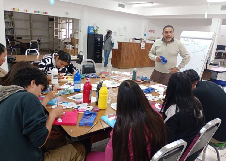 Aprenden artes plásticas usuarios de las bibliotecas públicas de NLD