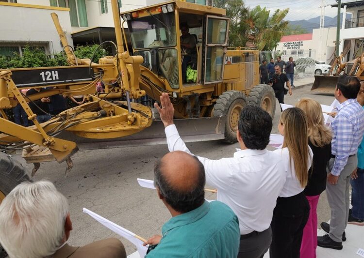 Arranca Municipio obra de rehabilitación de calle en la Magisterial