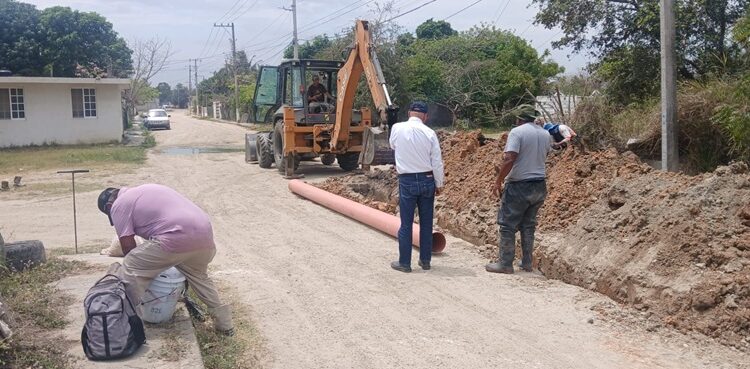 Arregla COMAPA Altamira hundimientos de calles