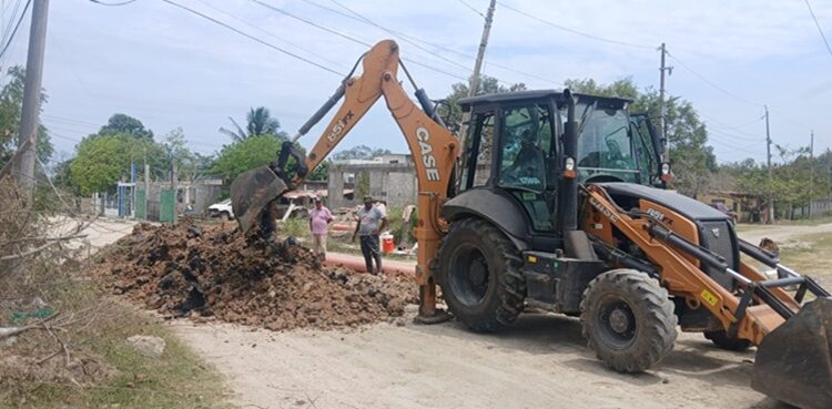 Arregla COMAPA Altamira hundimientos de calles