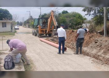 Arregla COMAPA Altamira hundimientos de calles