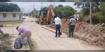Arregla COMAPA Altamira hundimientos de calles