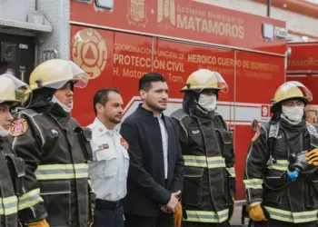 Alcalde de Matamoros anuncia incremento salarial del 30% a bomberos