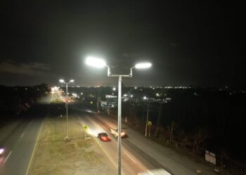 Beneficia Armando Martínez a comunidad rural con iluminación solar