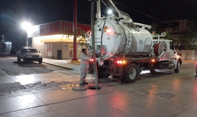Brinda COMAPA Altamira mantenimiento a líneas de drenaje