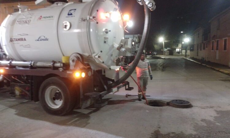 Brinda COMAPA Altamira mantenimiento a líneas de drenaje