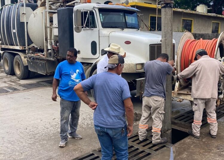 COMAPA Altamira apoya en labores de limpieza de drenes