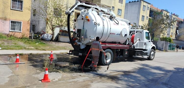 COMAPA Altamira construye pozos de visita en Fraccionamiento Las Haciendas