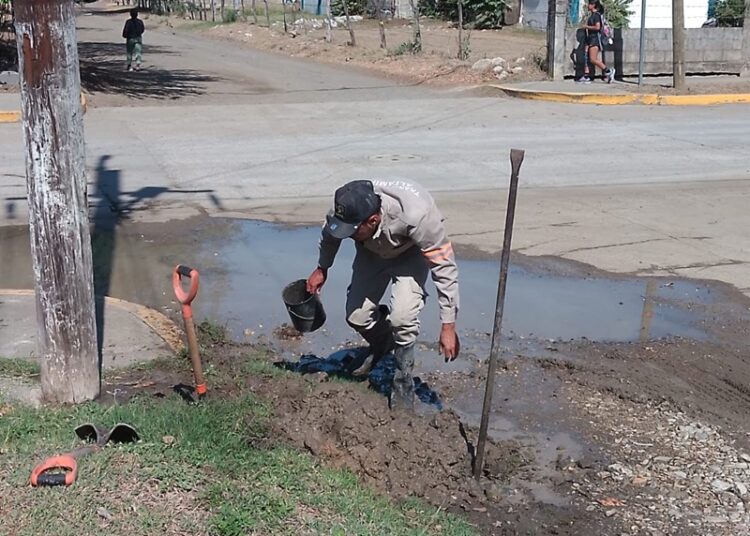 COMAPA Altamira repara fugas de agua en la zona rural