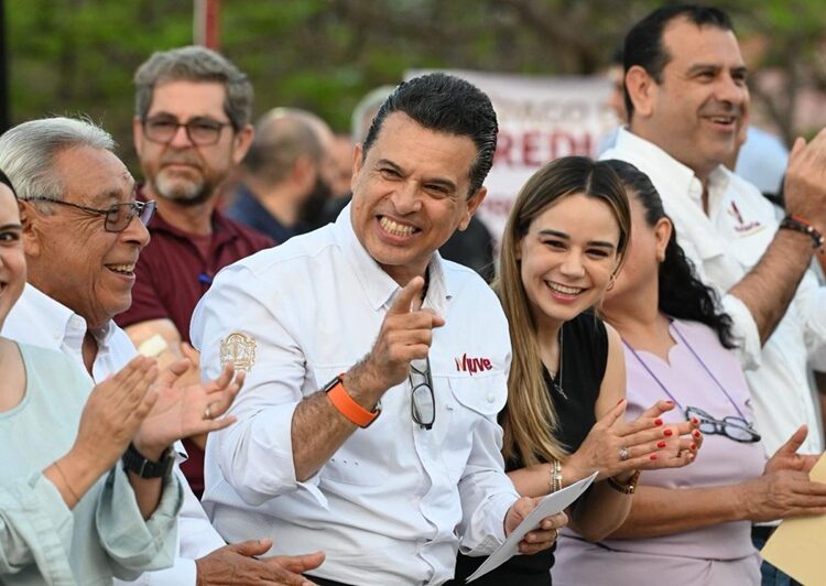 Conviven Lalo y Lucy con vecinos de Lomas de Calamaco en el ‘Día del Pueblo’