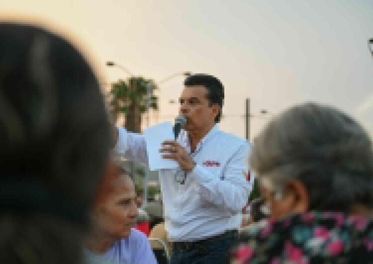 Conviven Lalo y Lucy con vecinos de Lomas de Calamaco en el ‘Día del Pueblo’