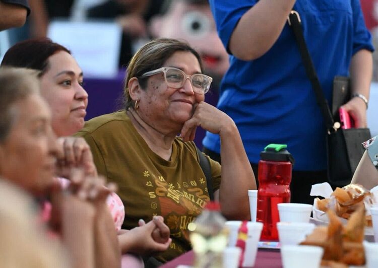 Conviven Lalo y Lucy con vecinos de Lomas de Calamaco en el ‘Día del Pueblo’
