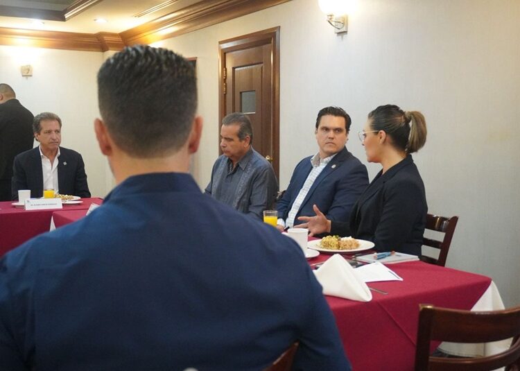 Dialoga HP con empresarios del ‘Consejo de Negocios Regional’