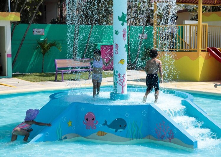 Disfrutan visitantes del Parque Acuático Altamira en ‘Semana Santa’