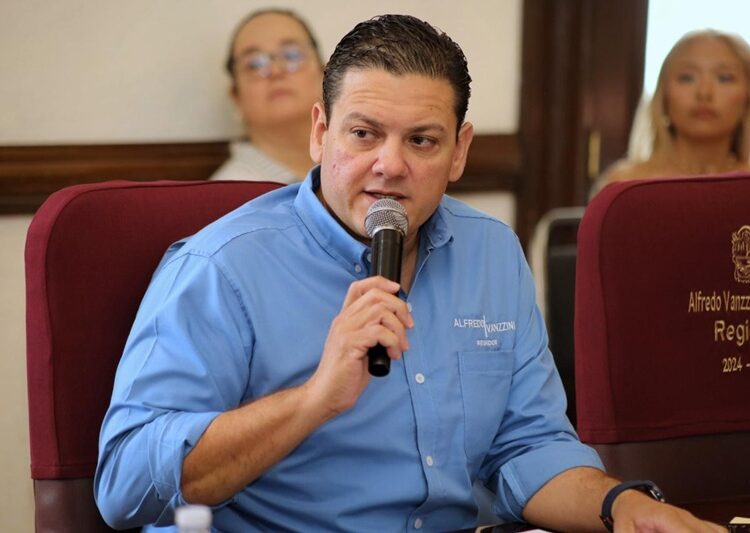 Distingue Cabildo victorense a rescatista de animales