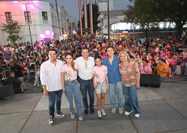 En familia, festejan Lalo y Lucy a la niñez victorense