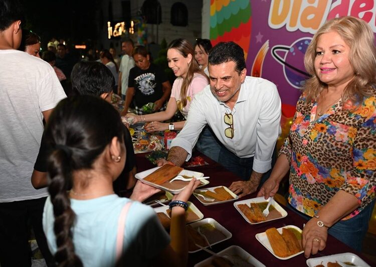 En familia, festejan Lalo y Lucy a la niñez victorense