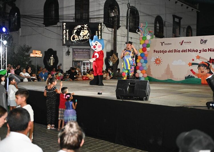 En familia, festejan Lalo y Lucy a la niñez victorense