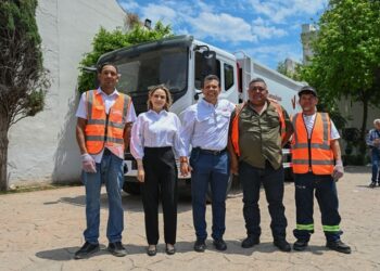 Entrega Lalo Gattás nueva unidad de recolección de basura y anuncia adquisición de 2 más