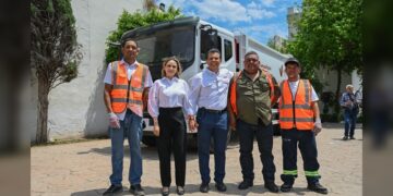 Entrega Lalo Gattás nueva unidad de recolección de basura y anuncia adquisición de 2 más