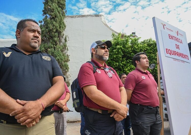 Entrega Lalo Gattás nuevo camión de bomberos y equipamiento a PC