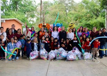 Entrega UAT juguetes a niñas y niños con la jornada “Alegrando Corazones”