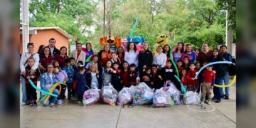 Entrega UAT juguetes a niñas y niños con la jornada “Alegrando Corazones”