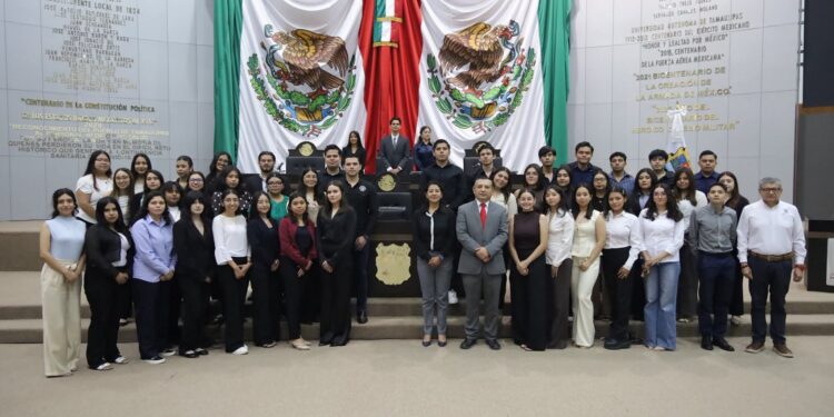 Impulsan estudiantes de la UAT en el Congreso propuesta que contribuye en la modernización del transporte público