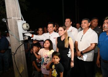 Inaugura alcalde nuevo circuito de alumbrado en boulevard Guadalupe Victoria