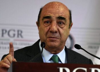 Hospitalizan a Jesús Murillo Karam por derrame cerebral