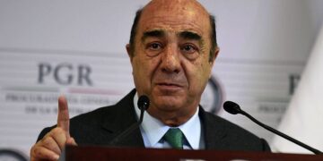 Hospitalizan a Jesús Murillo Karam por derrame cerebral