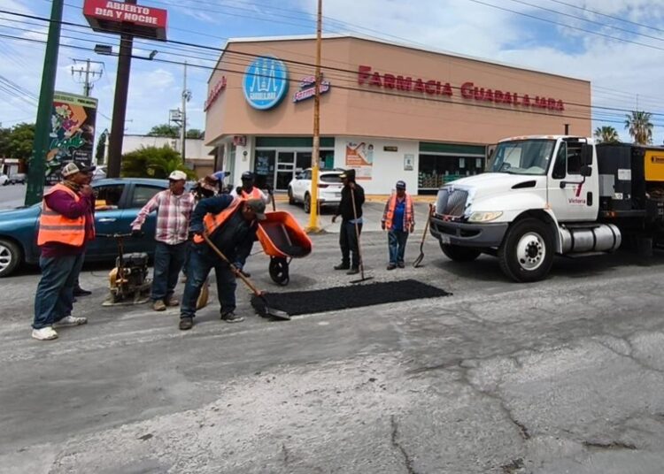Llega bacheo a las colonias Nacozari, Del Periodista y Las Palmas