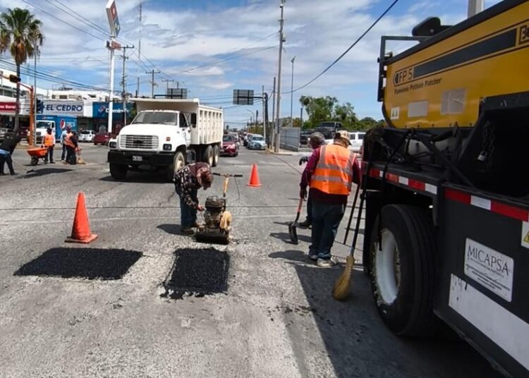 Llega bacheo a las colonias Nacozari, Del Periodista y Las Palmas