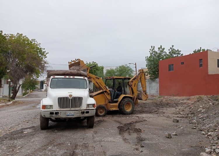 Llega bacheo a las colonias Nacozari, Del Periodista y Las Palmas