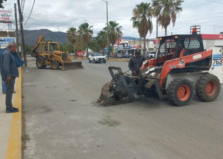Llega bacheo a las colonias Nacozari, Del Periodista y Las Palmas