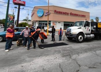Llega bacheo a las colonias Nacozari, Del Periodista y Las Palmas