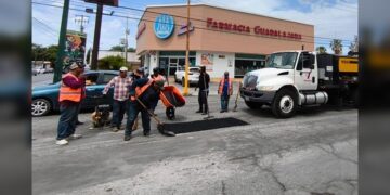 Llega bacheo a las colonias Nacozari, Del Periodista y Las Palmas