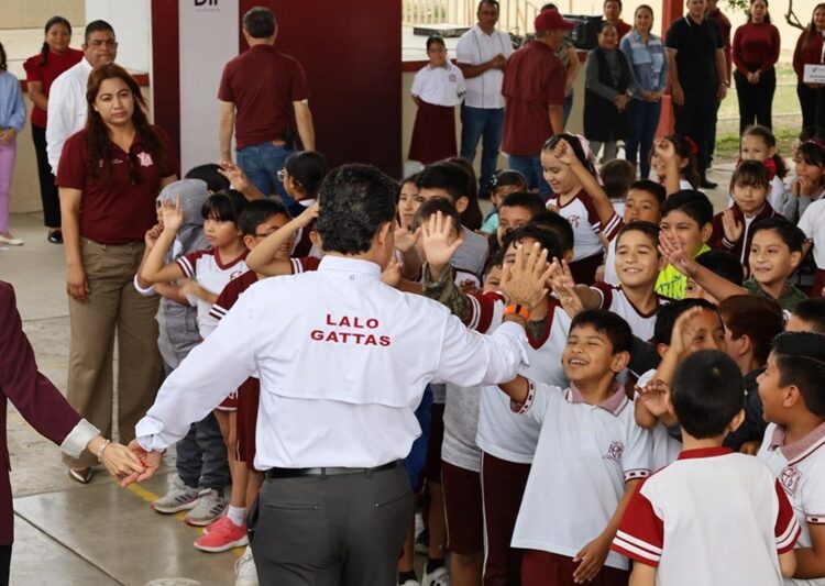 Lleva soluciones alcalde a escuela ‘Emilio Portes Gil’