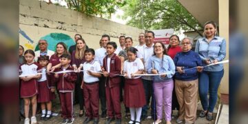 Lleva soluciones alcalde a escuela ‘Emilio Portes Gil’