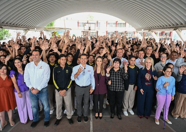 Mejora Municipio espacios educativos en la Secundaria General No. 8