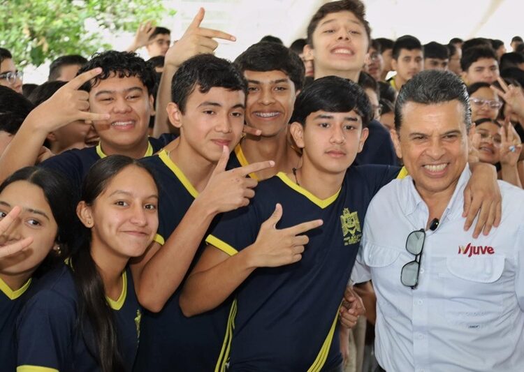 Mejora Municipio espacios educativos en la Secundaria General No. 8