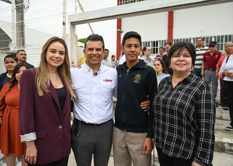 Mejora Municipio espacios educativos en la Secundaria General No. 8