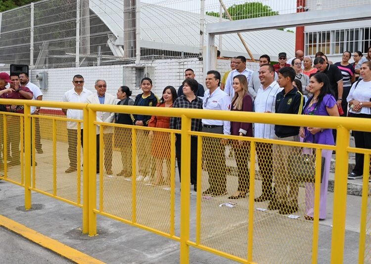 Mejora Municipio espacios educativos en la Secundaria General No. 8