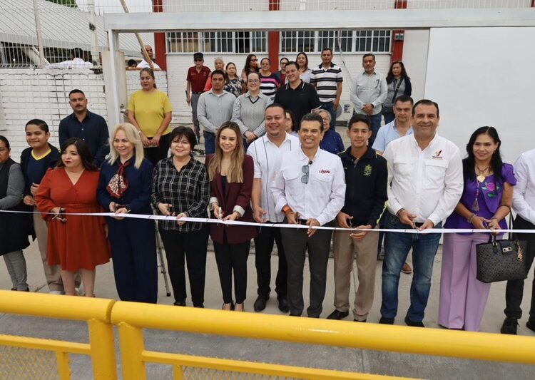 Mejora Municipio espacios educativos en la Secundaria General No. 8