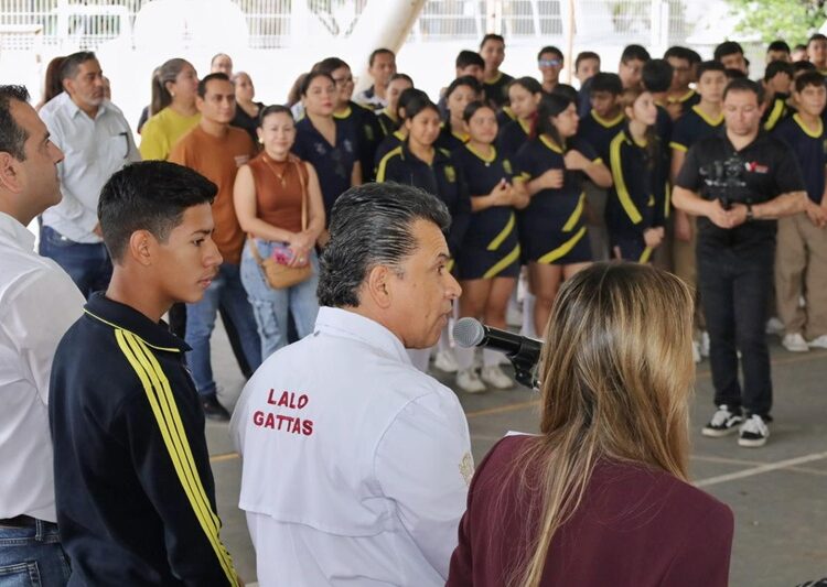 Mejora Municipio espacios educativos en la Secundaria General No. 8