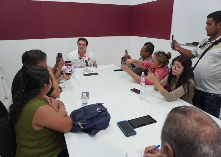 “No me detendrán con chismes”: Humberto Prieto y niega problemas migratorios