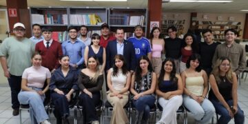 Reconocen búhos apoyo del Rector de la UAT para movilidad académica