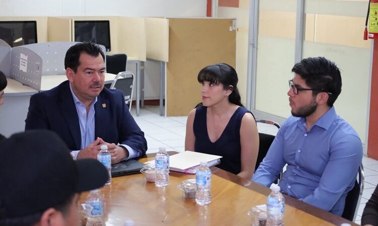 Reconocen búhos apoyo del Rector de la UAT para movilidad académica