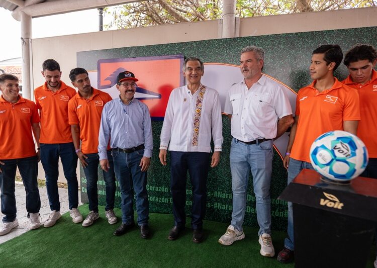 Rodeado de niños alegres, el gobernador AVA y el rector Dámaso Anaya disfrutaron de las amenidades de la UAT en el ‘DIFzania 2026’