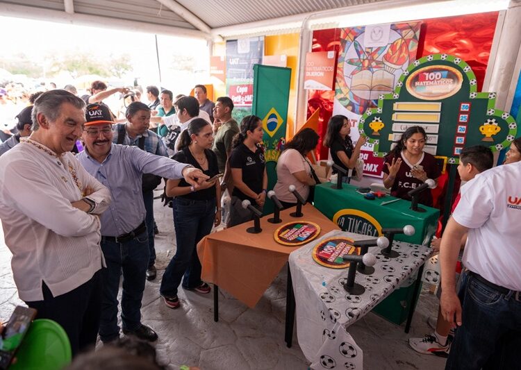 Rodeado de niños alegres, el gobernador AVA y el rector Dámaso Anaya disfrutaron de las amenidades de la UAT en el ‘DIFzania 2026’